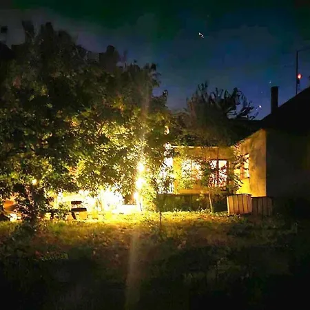度假居 Vulcan Garden And *